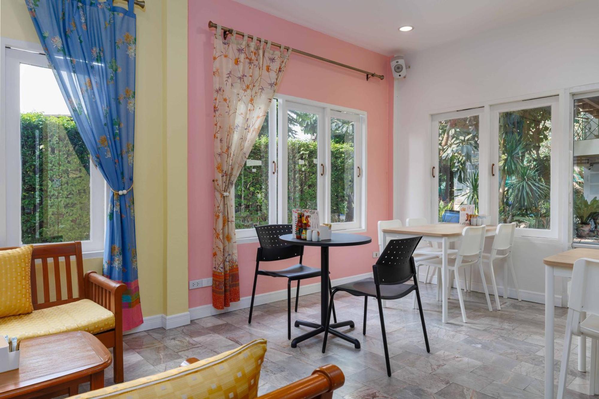 Charlie House Pin Klao Hotell Bangkok Eksteriør bilde