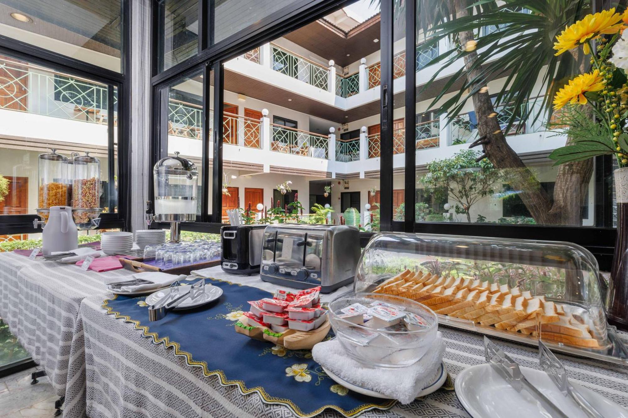 Charlie House Pin Klao Hotell Bangkok Eksteriør bilde