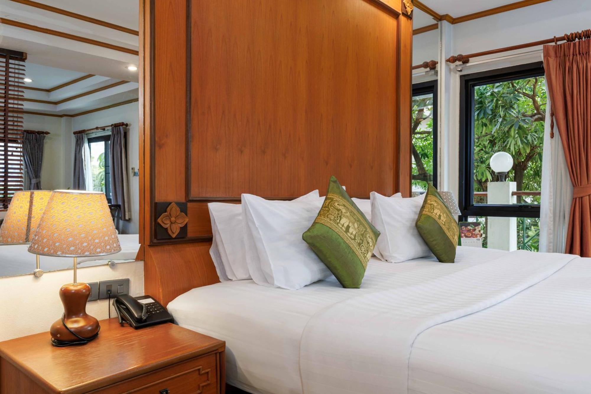 Charlie House Pin Klao Hotell Bangkok Eksteriør bilde