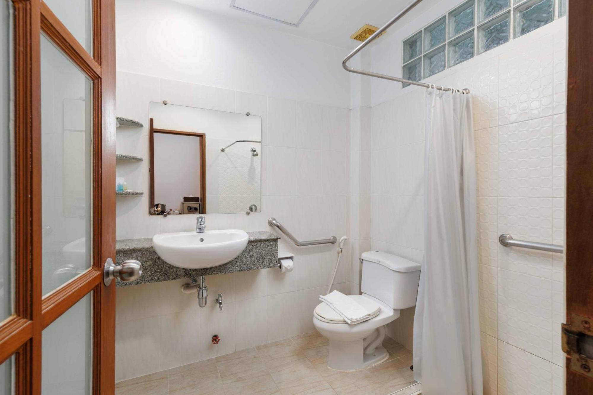 Charlie House Pin Klao Hotell Bangkok Eksteriør bilde