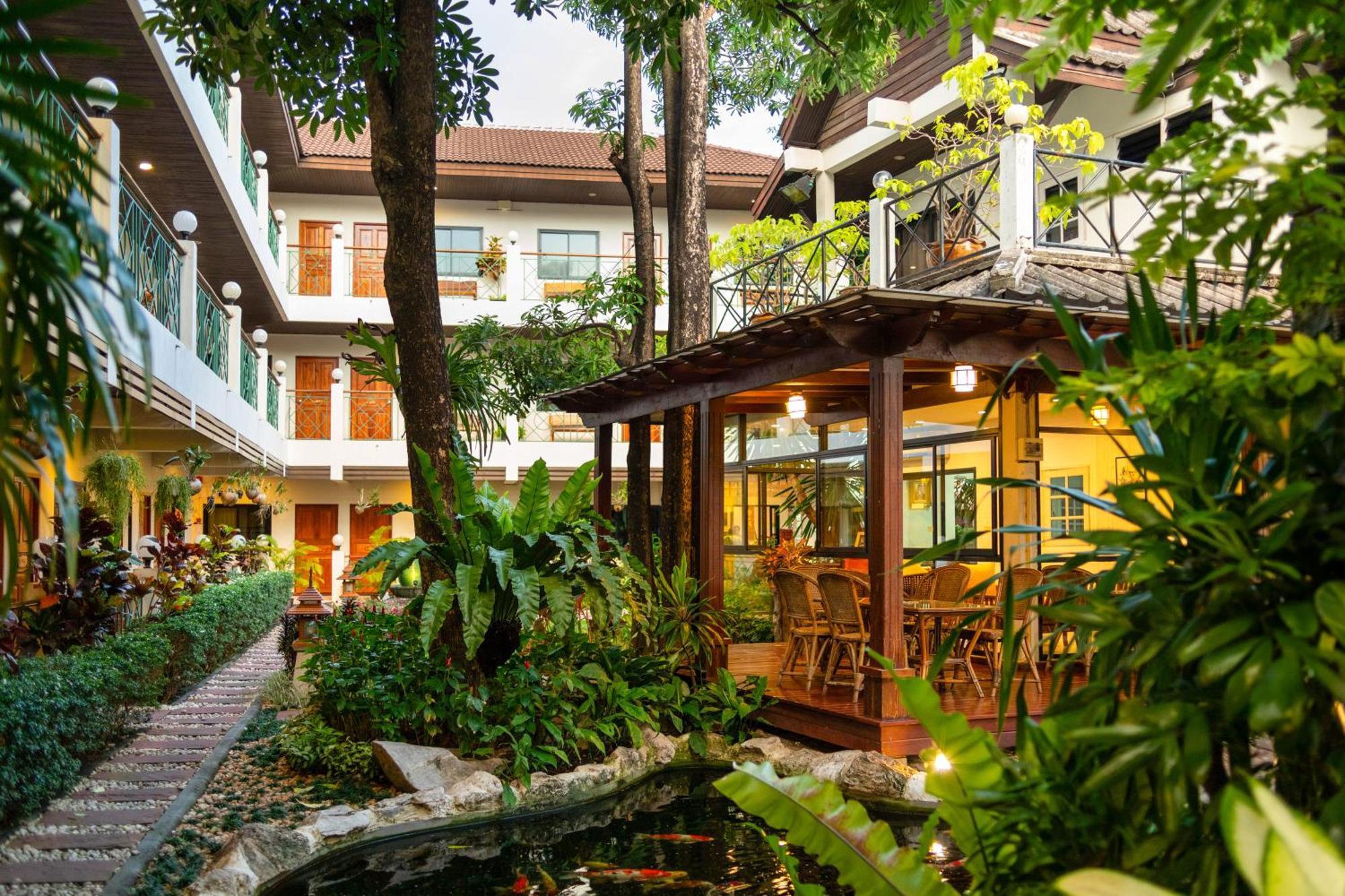 Charlie House Pin Klao Hotell Bangkok Eksteriør bilde