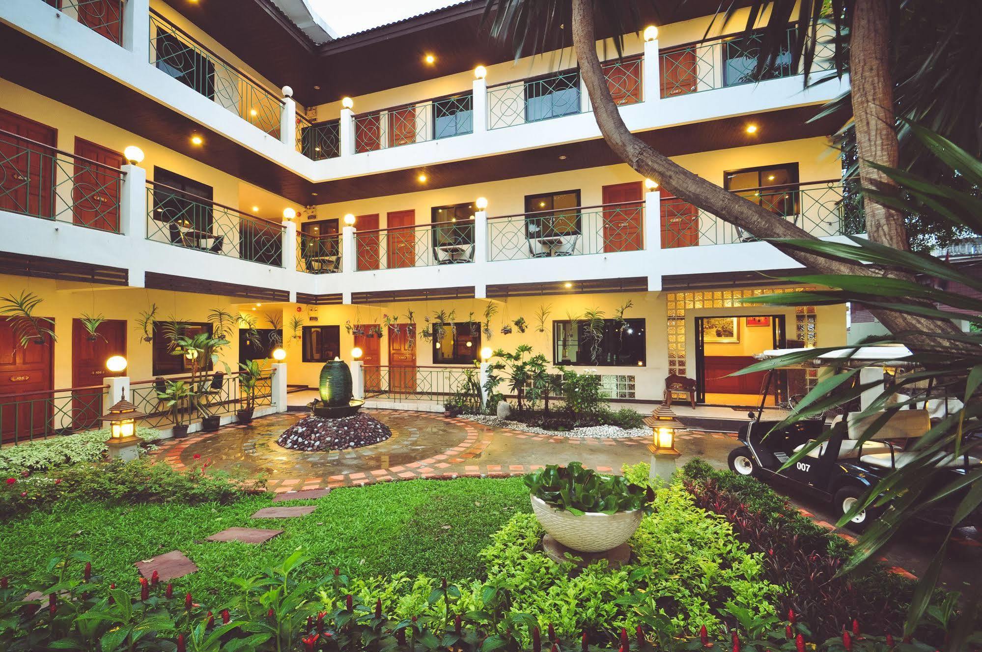 Charlie House Pin Klao Hotell Bangkok Eksteriør bilde