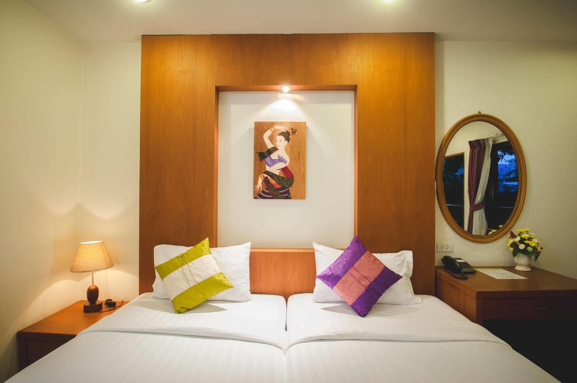 Charlie House Pin Klao Hotell Bangkok Eksteriør bilde